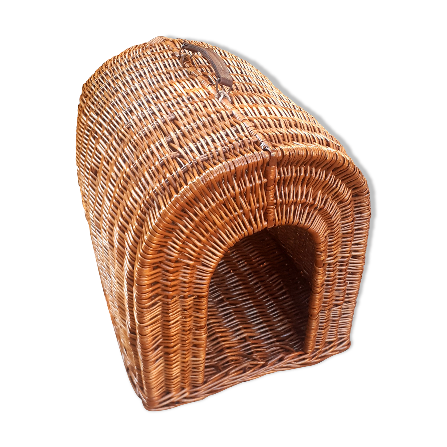 Vintage dog house year 50 in rattan