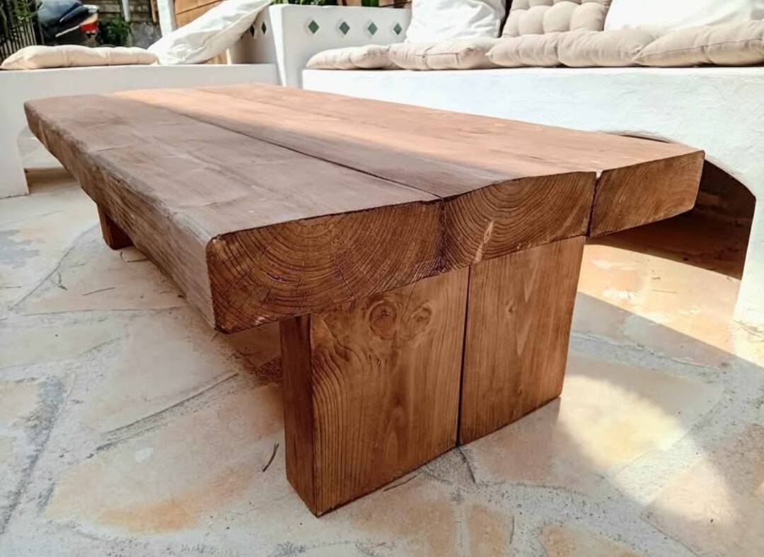 Table basse en bois massif – style brutaliste / wabi-sabi – fait main