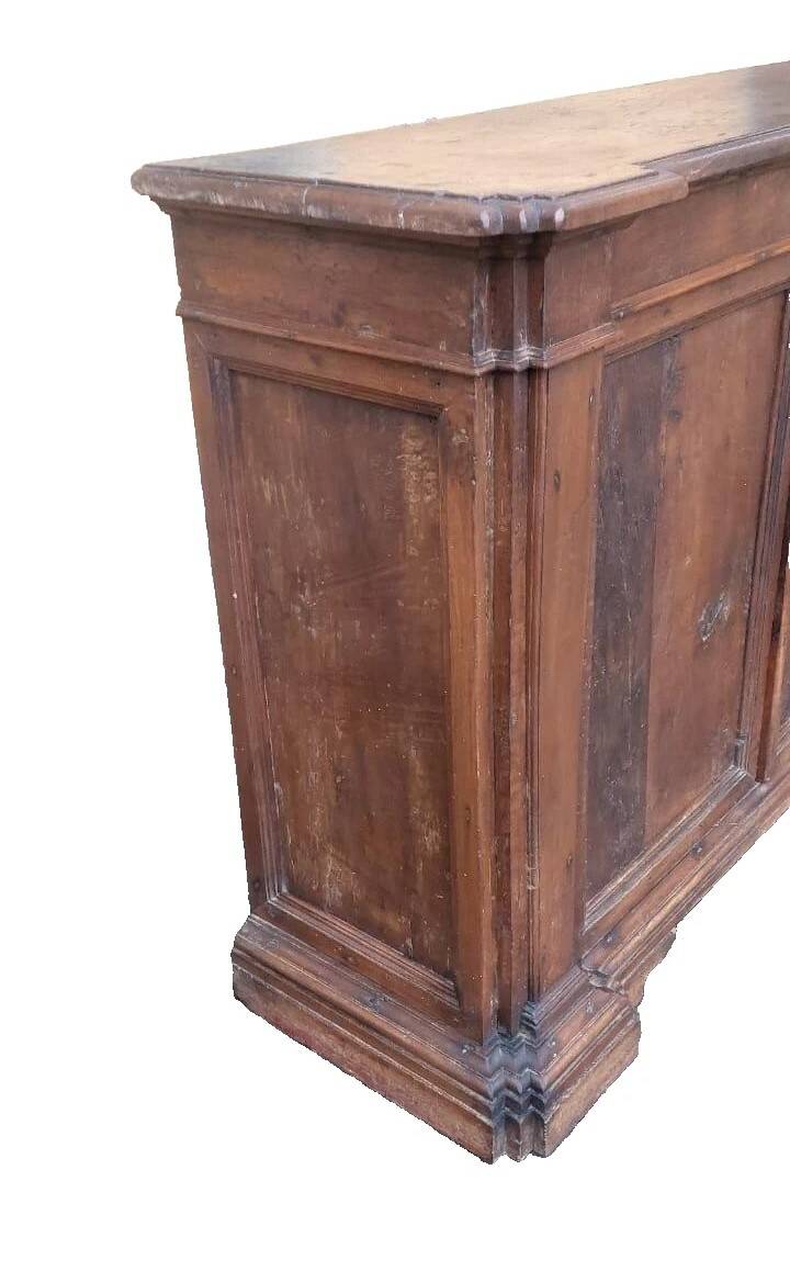 17th-century Tuscan walnut antique buffet