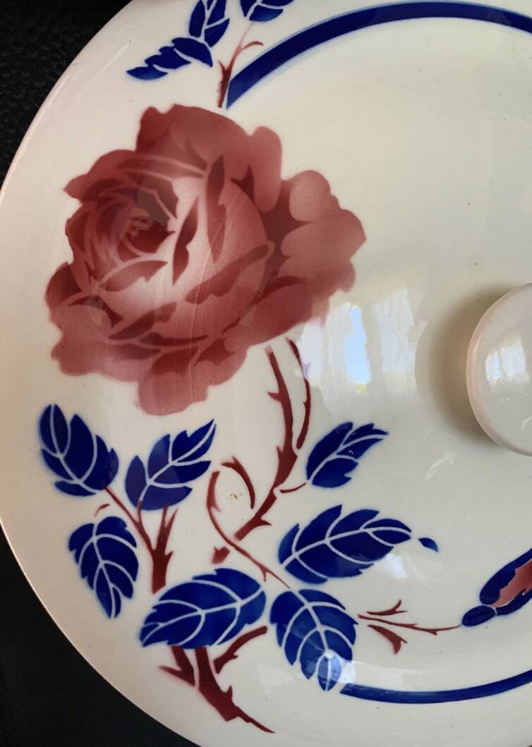 Antique French earthenware soup tureen K & G Lunéville, "Chantal" model