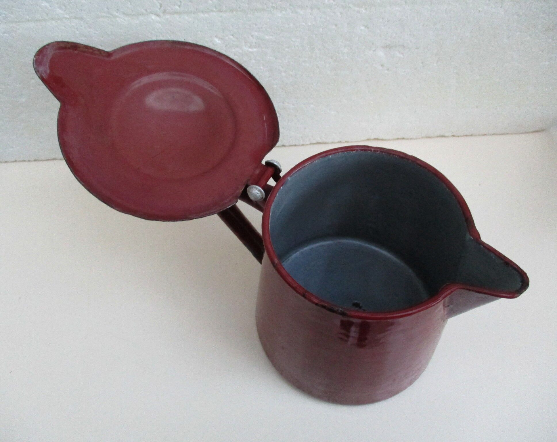 Old enamelled sheet metal pourer from Leroc