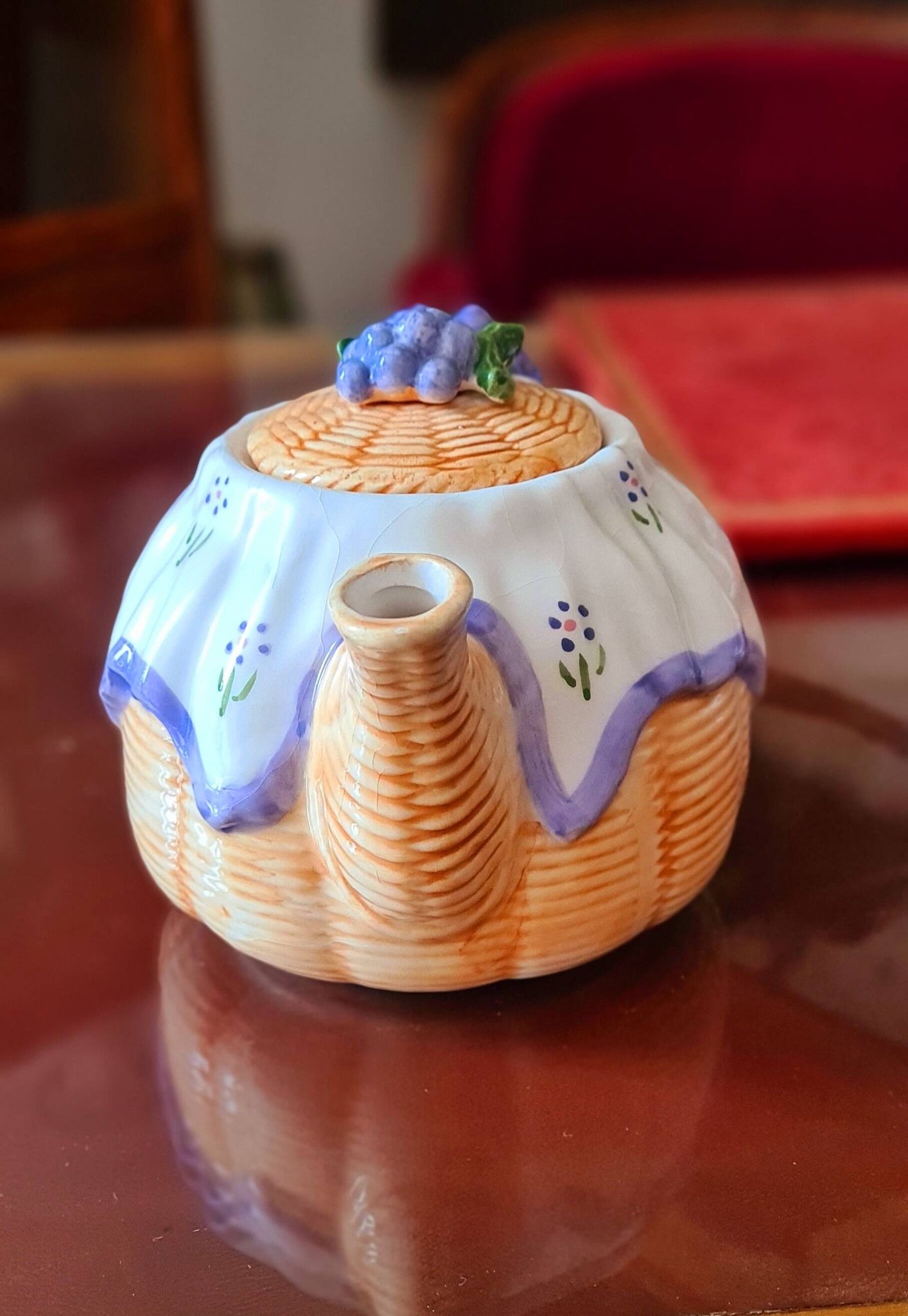 Théière en barbotine motifs Raisins