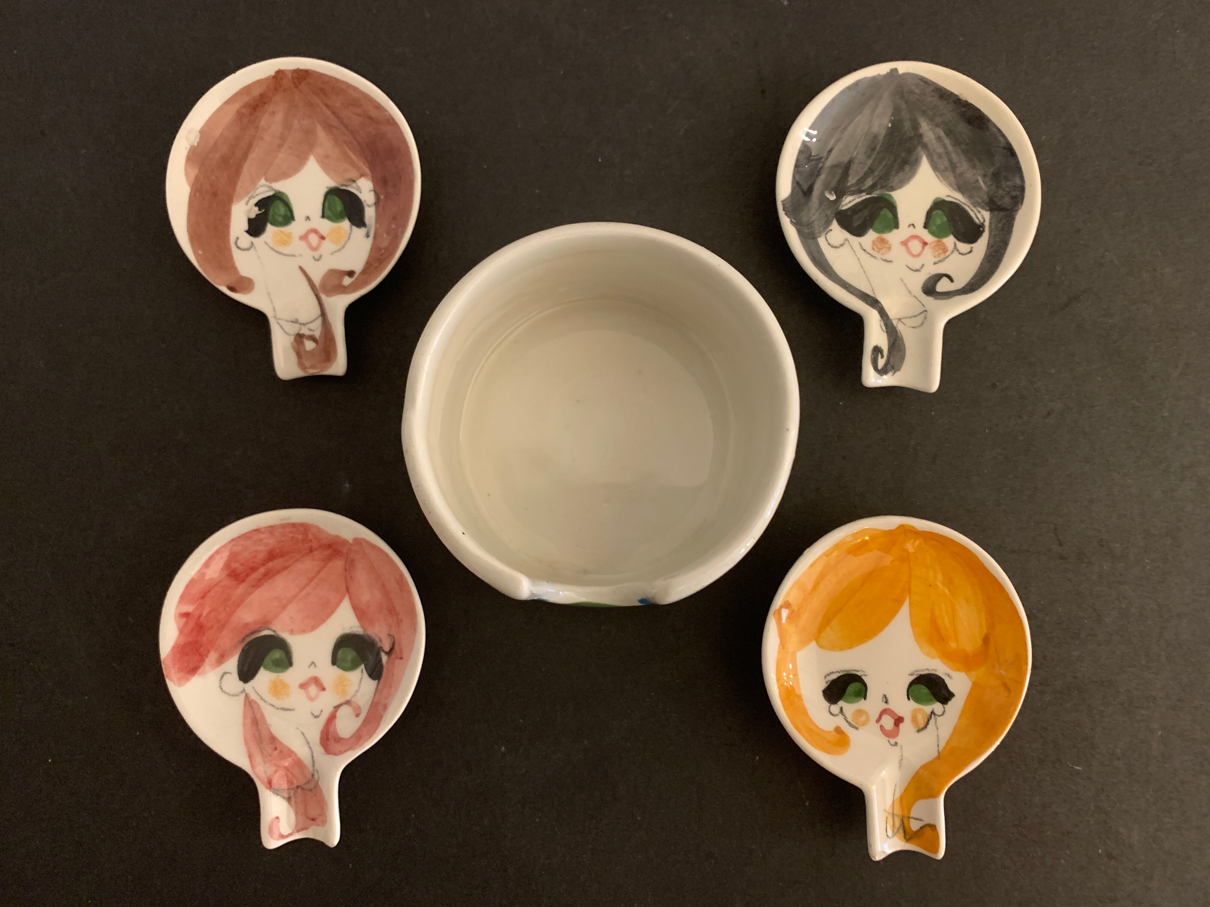 4 individual Italian ceramic stackable ashtrays with women's faces