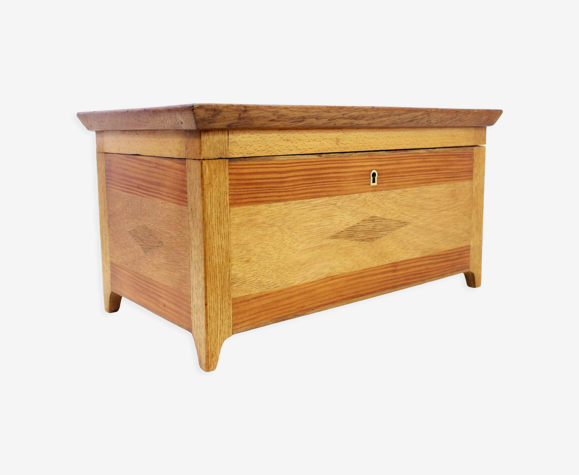 Coffre en bois massif