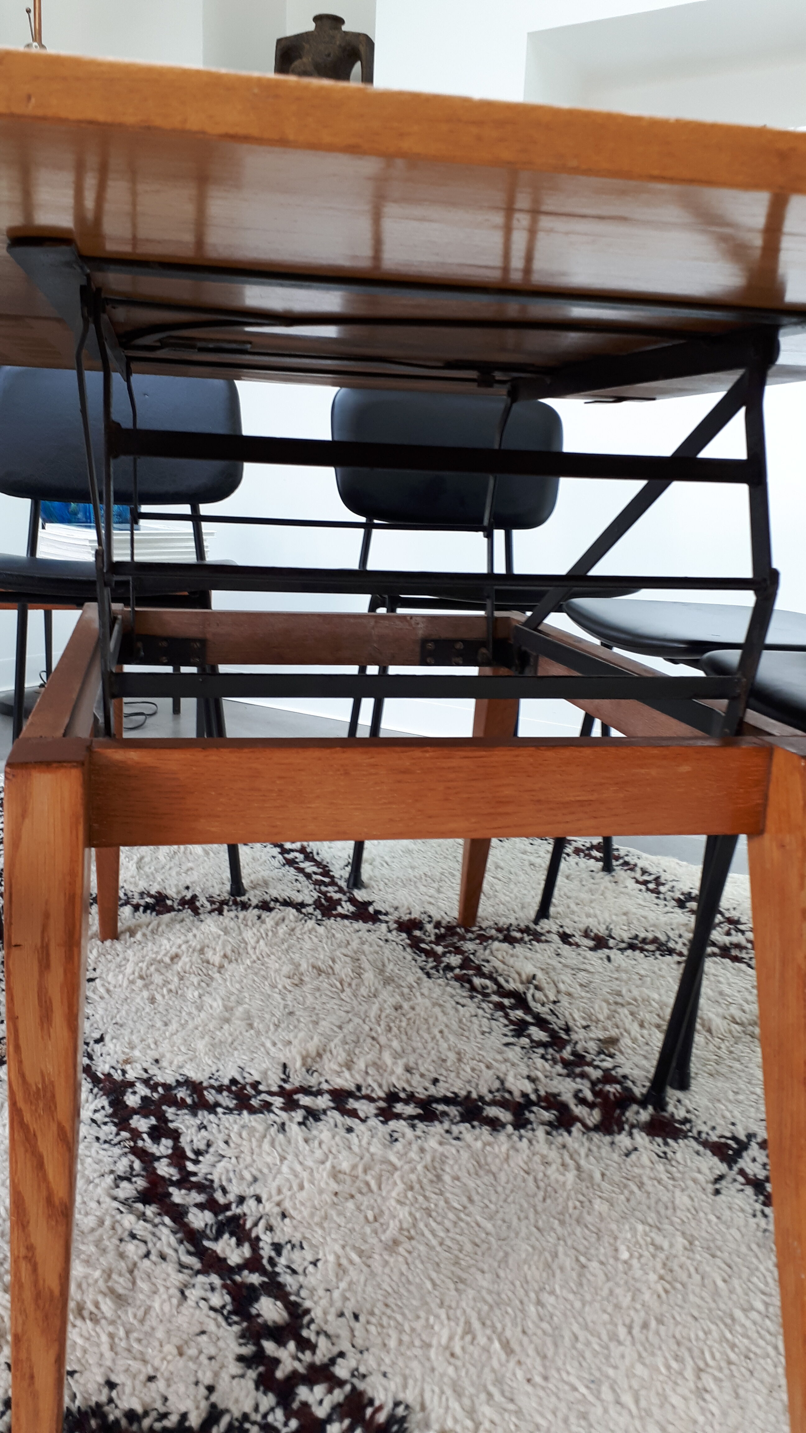 Modular table model junior revelation by Albert Ducrot