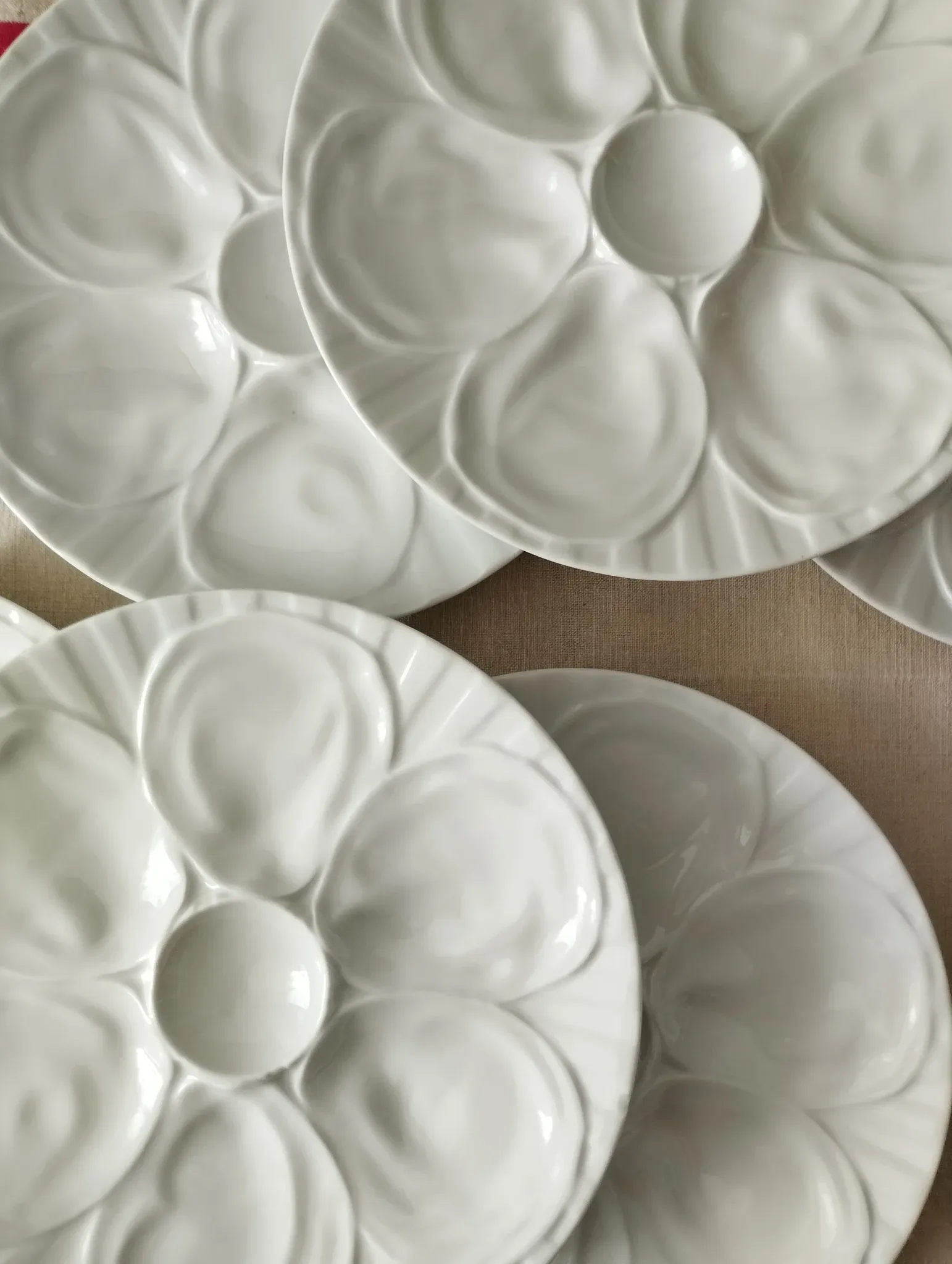 Set of 6 oyster plates in porcelain by Pillivuyt.