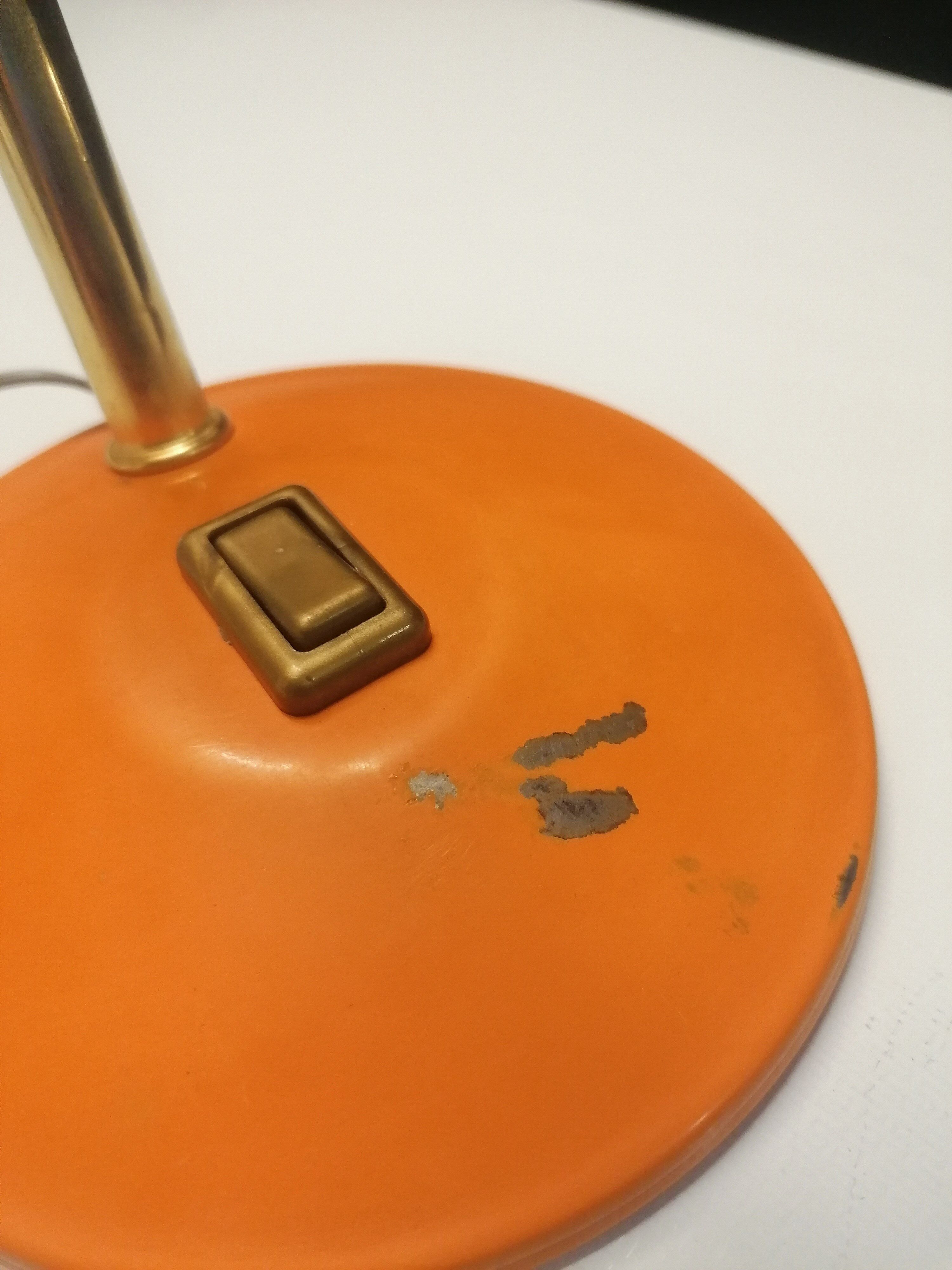 Lampe de bureau vintage - métal laqué orange - 1970
