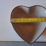 2 heart-shaped cups