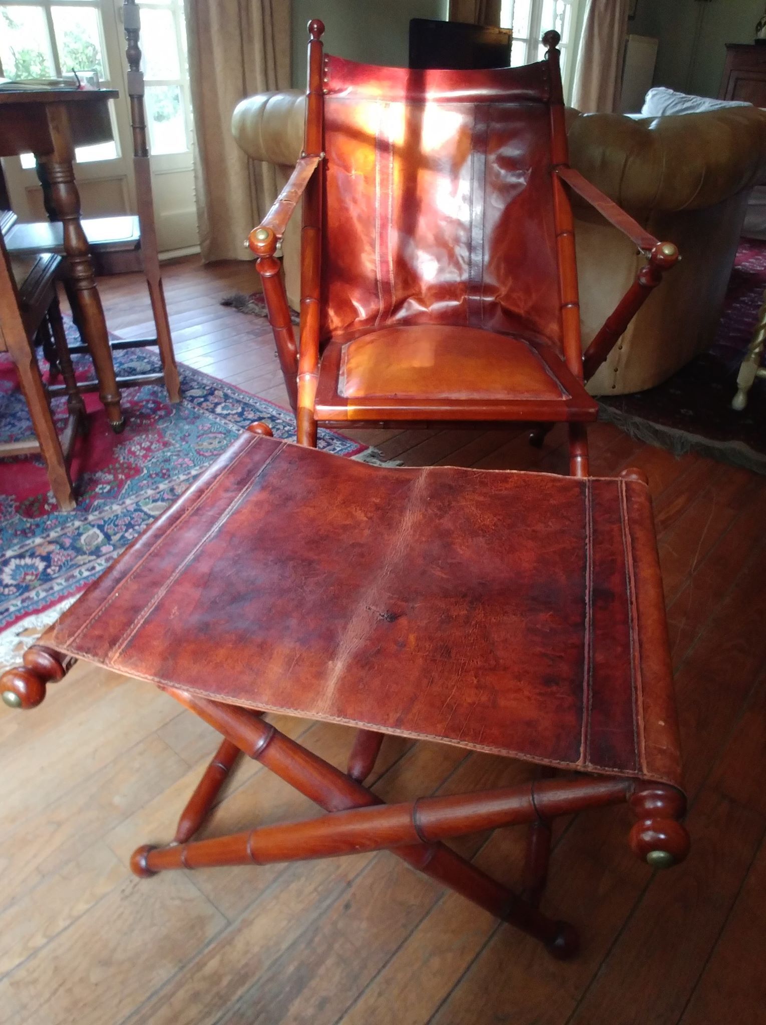 Leather folding armchair and footwork