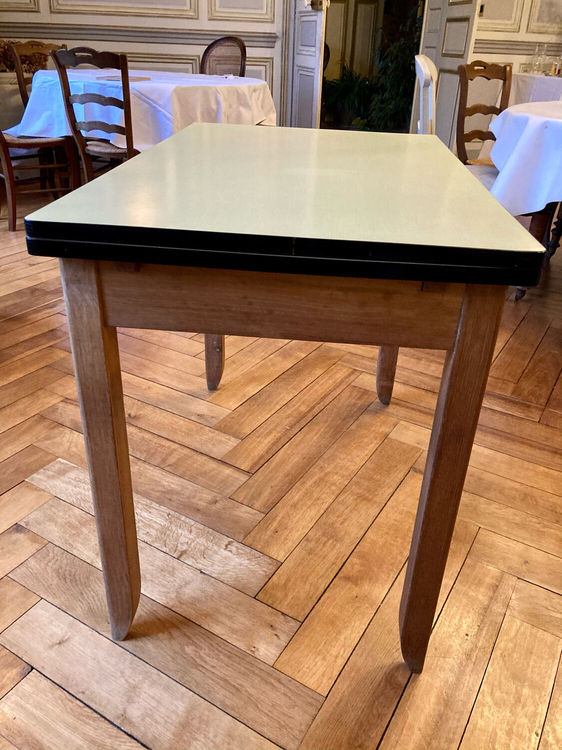 Expandable yellow formica table