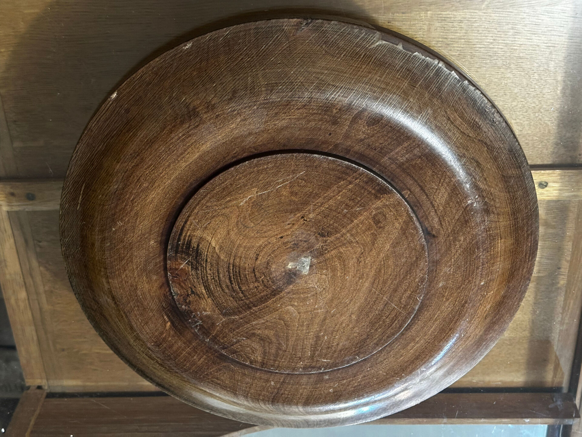 Carved wooden fruit bowl – Centrepiece with grape decoration