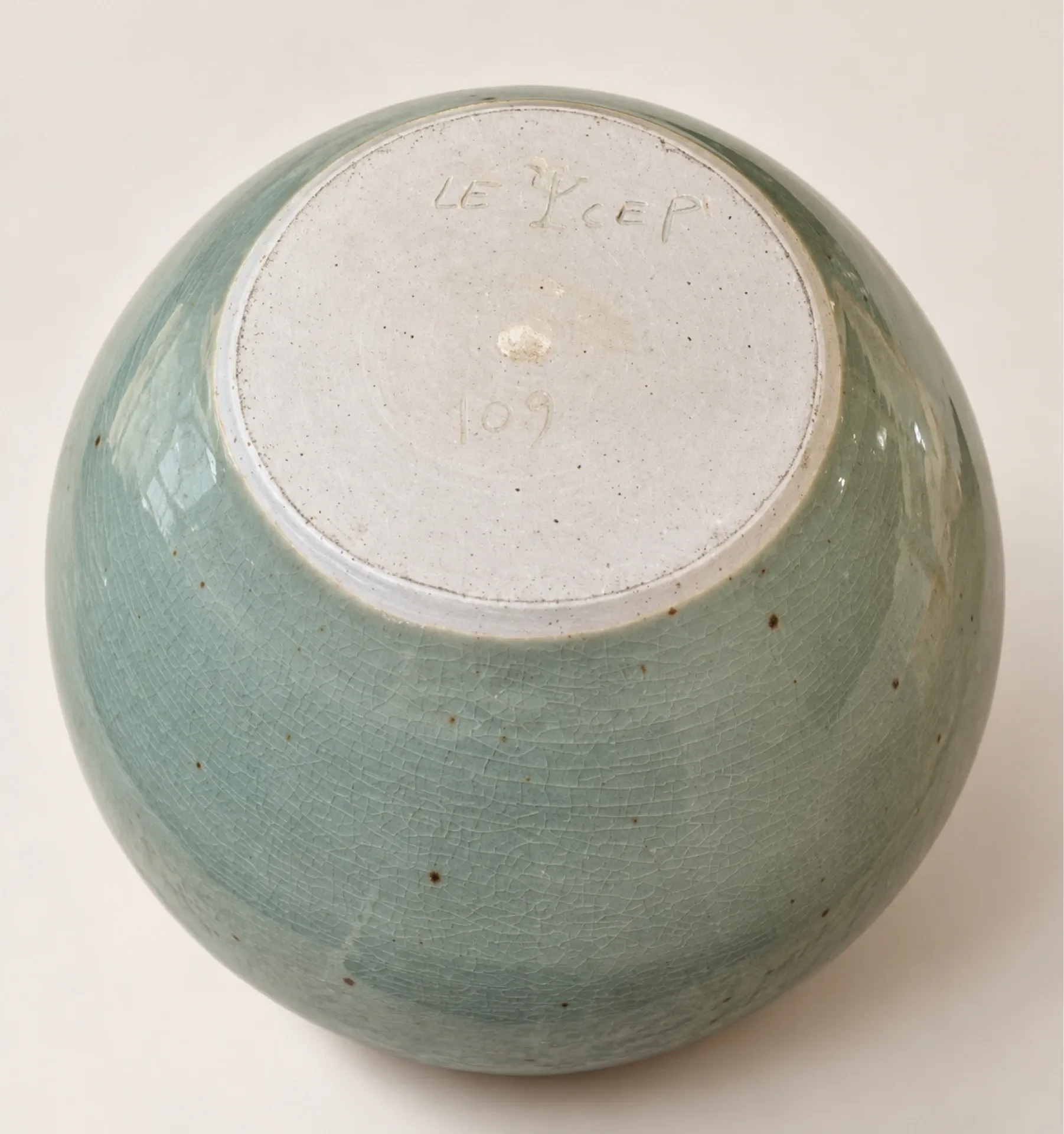 Large celadon glazed stoneware round vase – Le Cep, Villenauxe-la-Grand