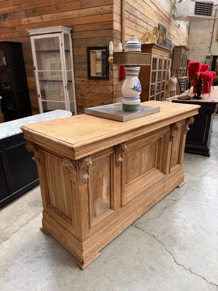 1950s bar counter
