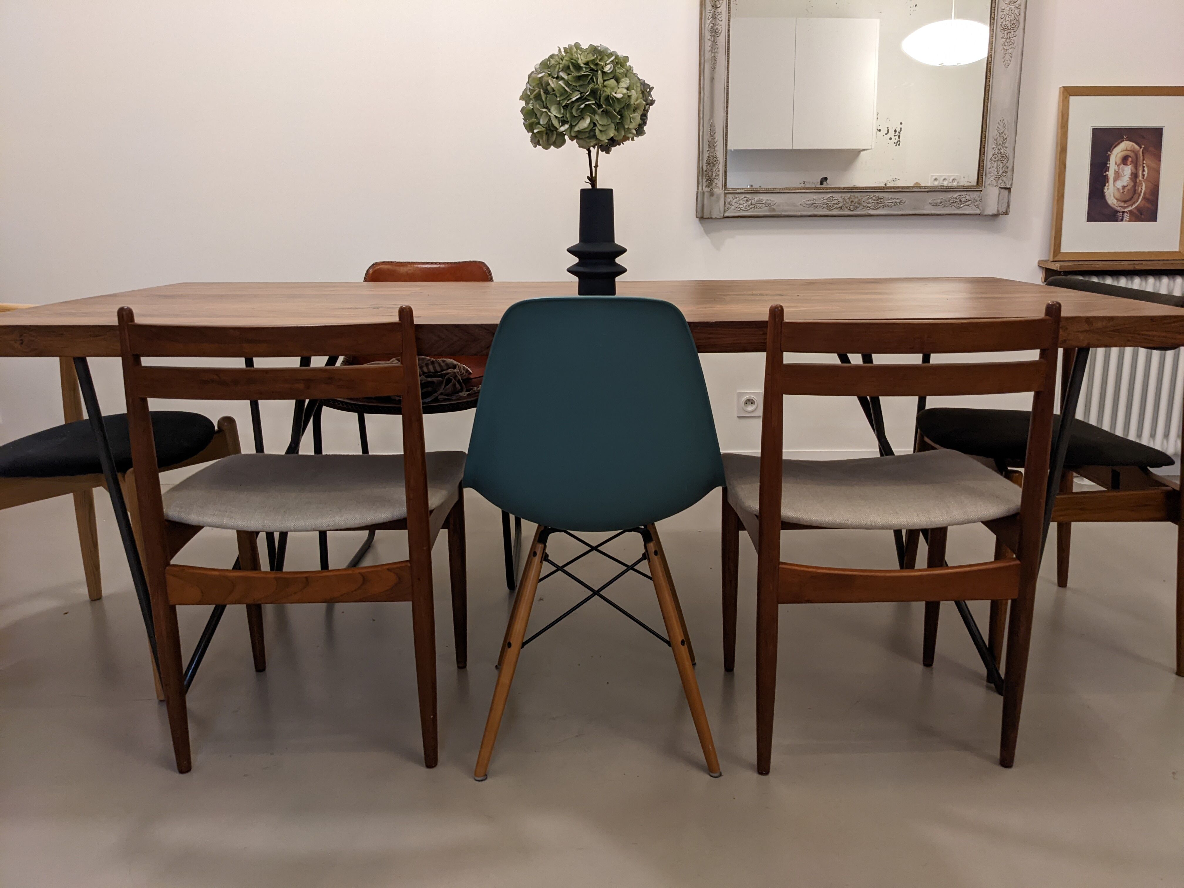 Acacia dining table 8-10 people