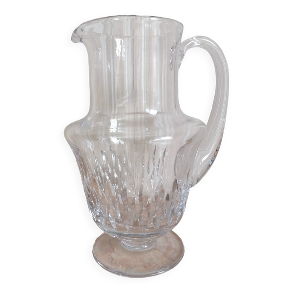 broc en verre taillé