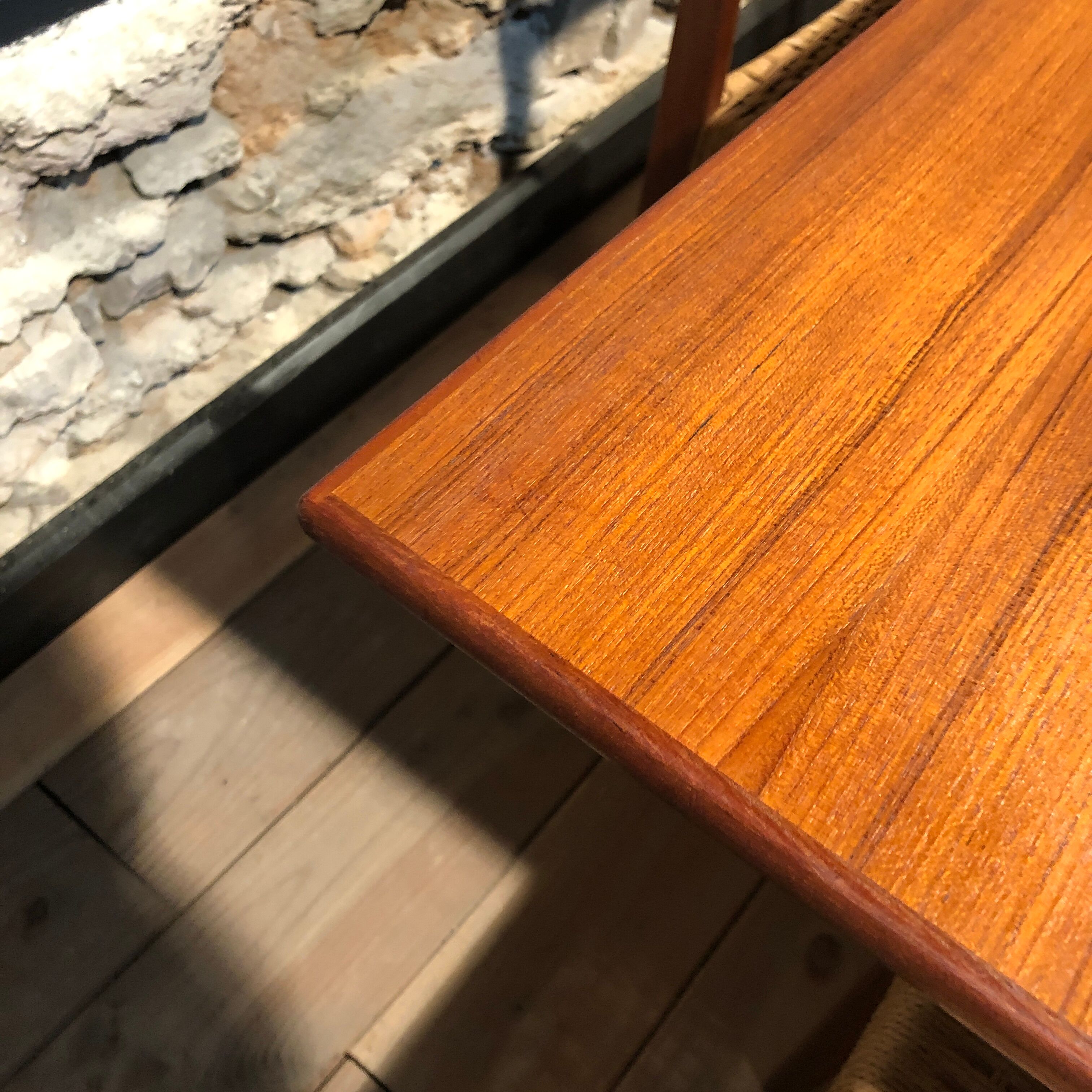 Table vintage scandinave en teck avec deux rallonges