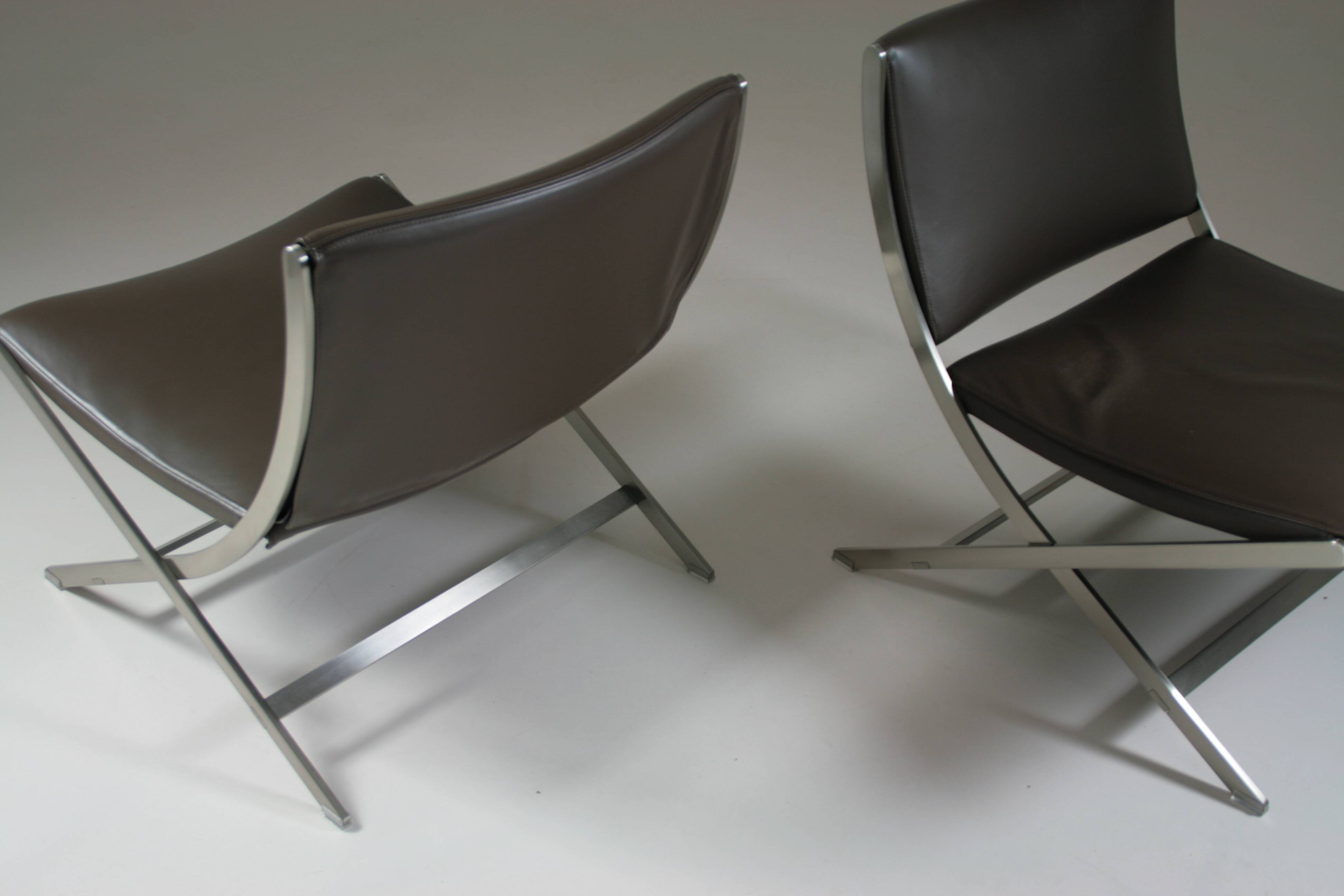 Pair of Flexform leather low chairs, Peter model, by Antonio Citterio