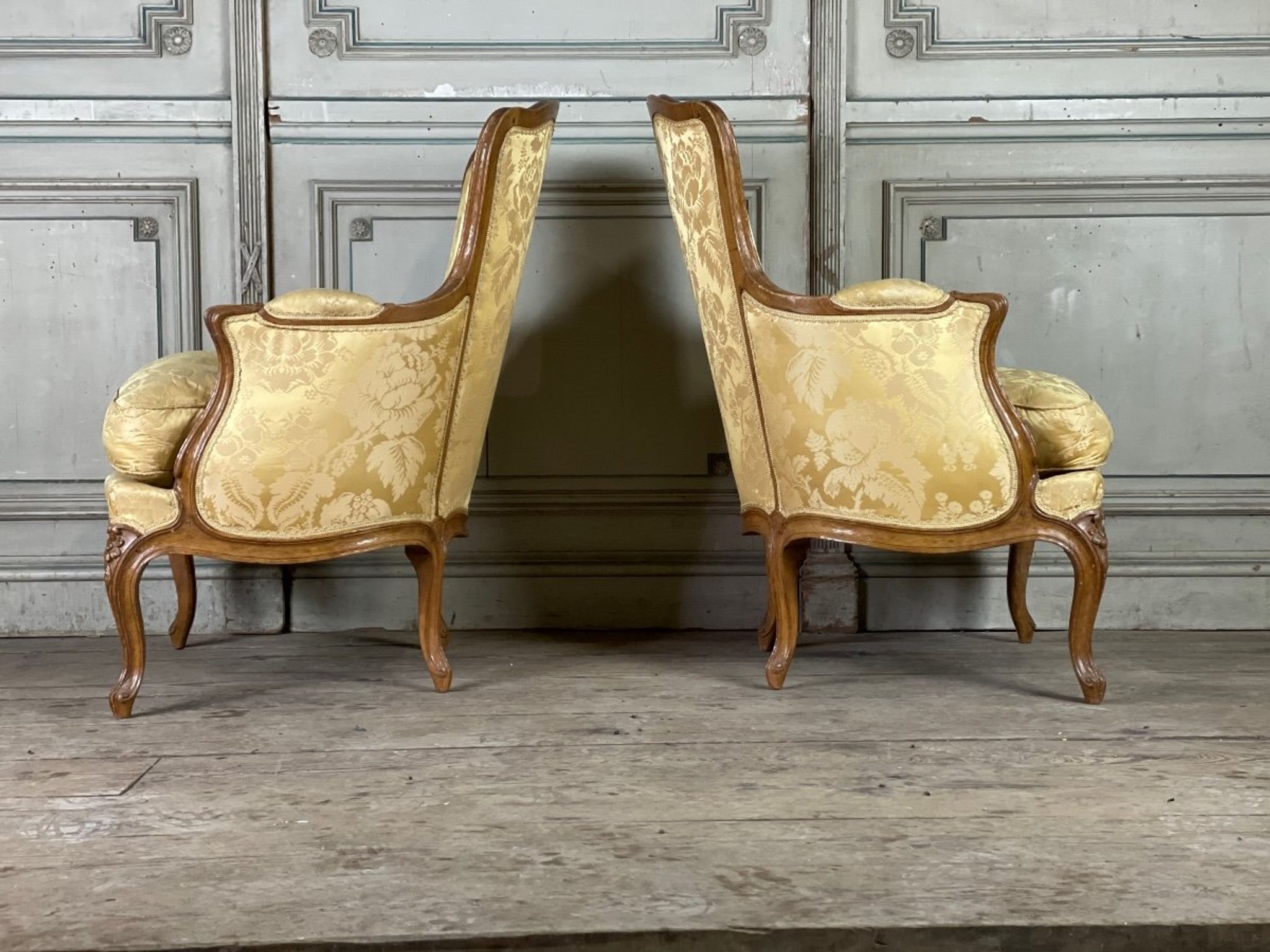 Pair of shepherdesses Louis XV style