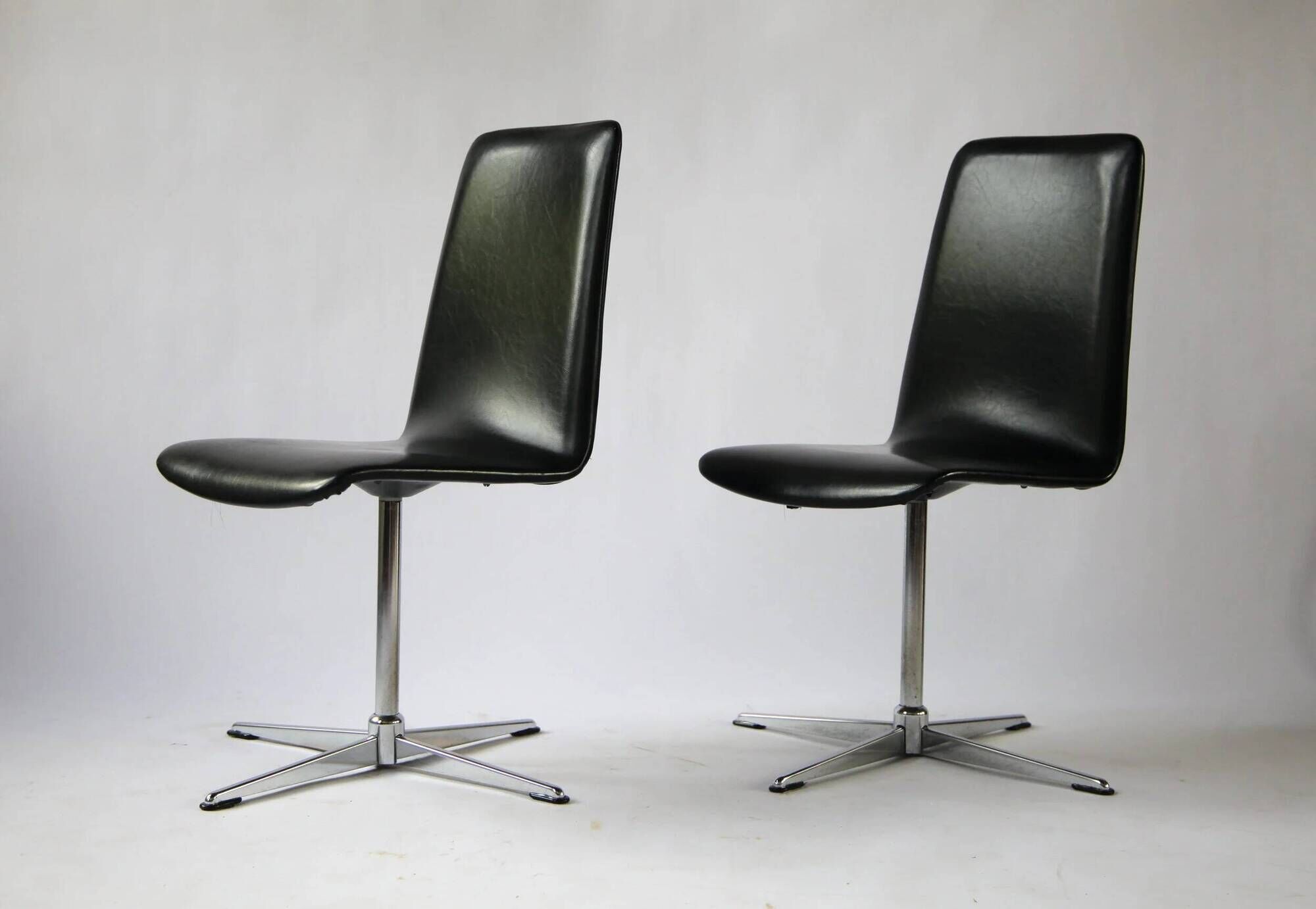 Pair of vintage swivel armchairs in black vinyl, 1970s