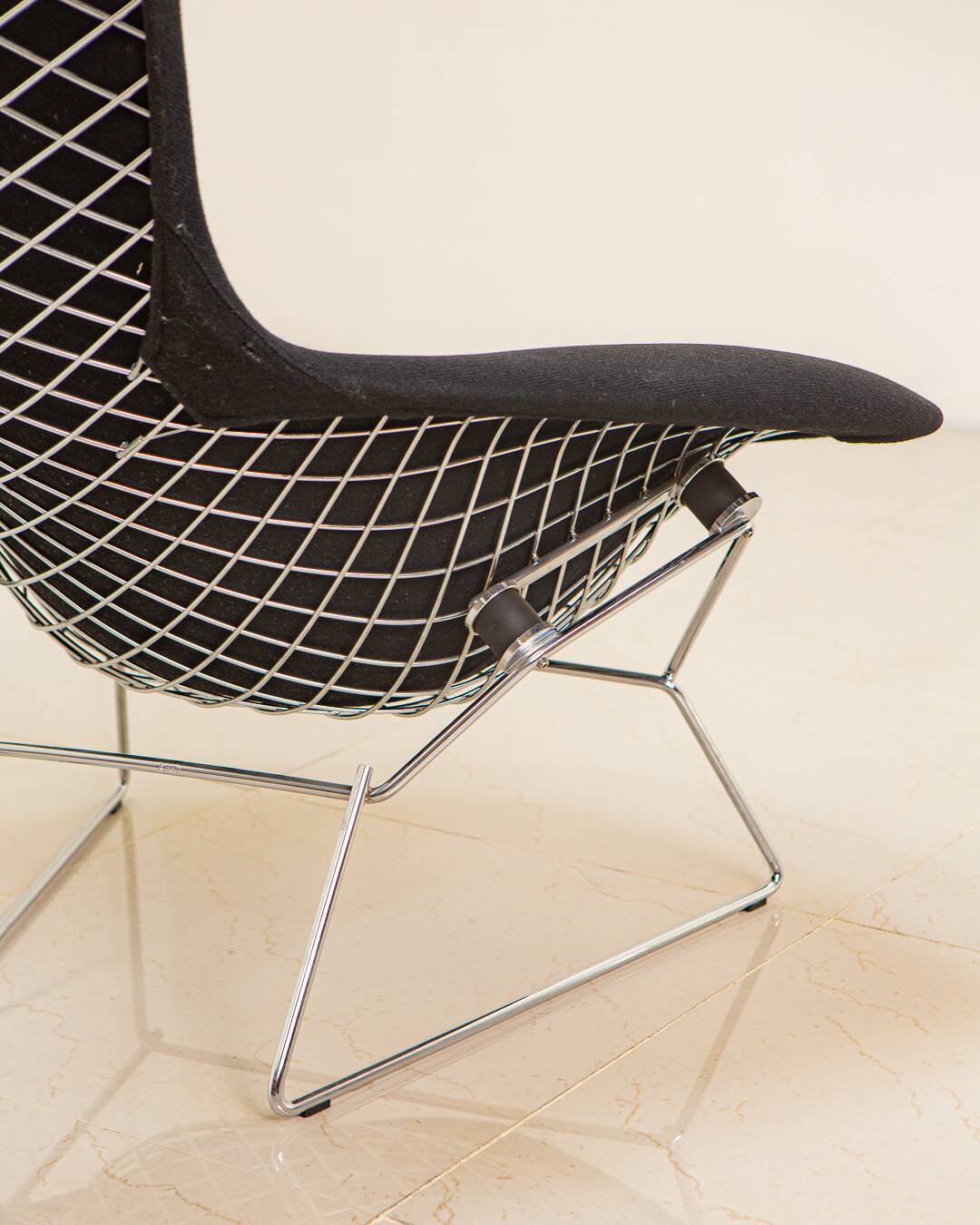 Black "Bird" armchair by Harry Bertoia for Knoll 80's