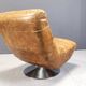 Chaise pivotante vintage en cuir avec tabouret, années 1970
