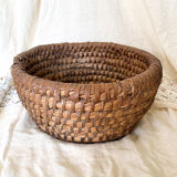 Old bread pan, in woven straw