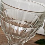 2 wine glasses