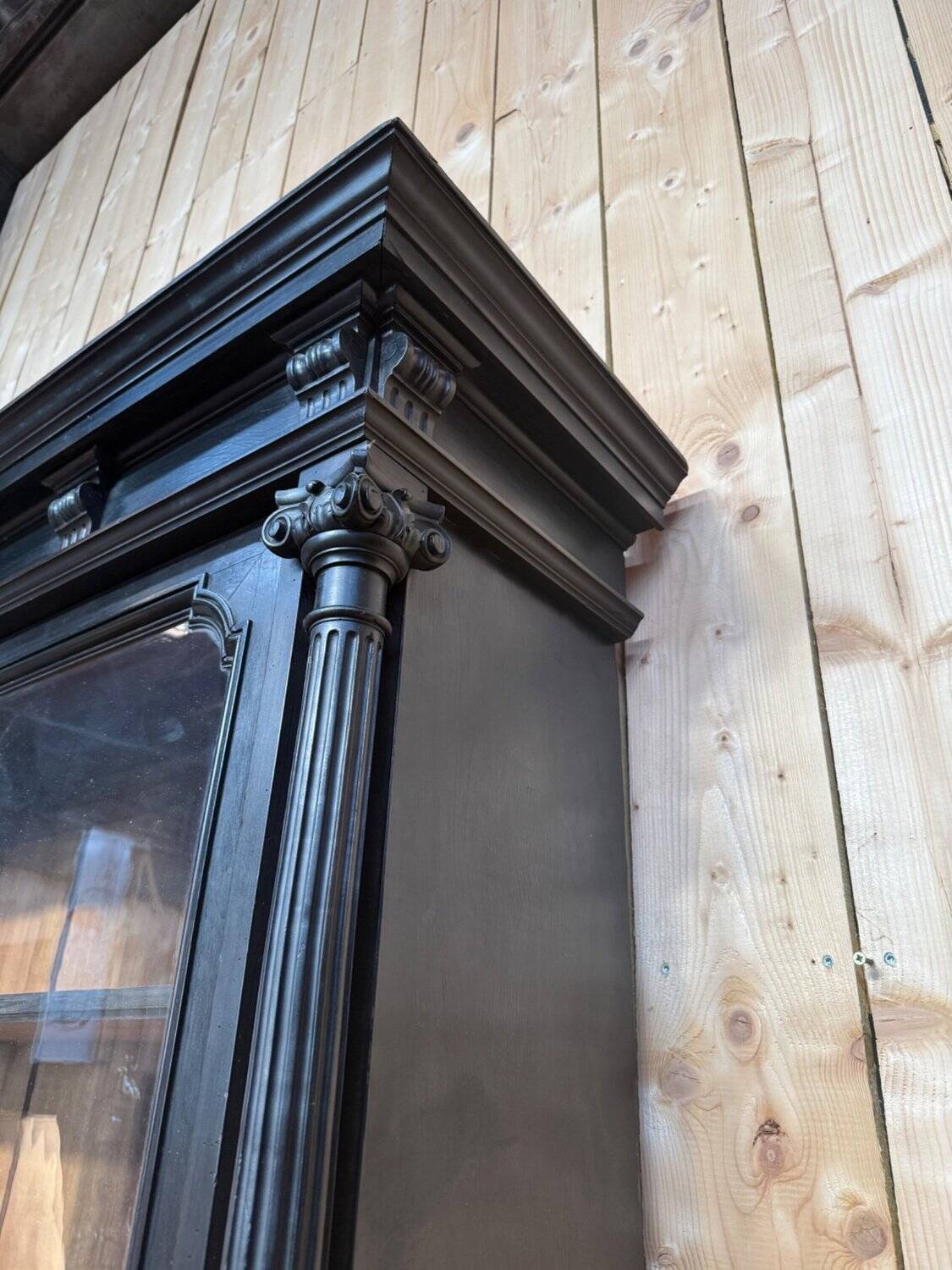 Buffet deux corps vitré – Époque Napoléon III – Bois ébonisé – XIXe siècle
