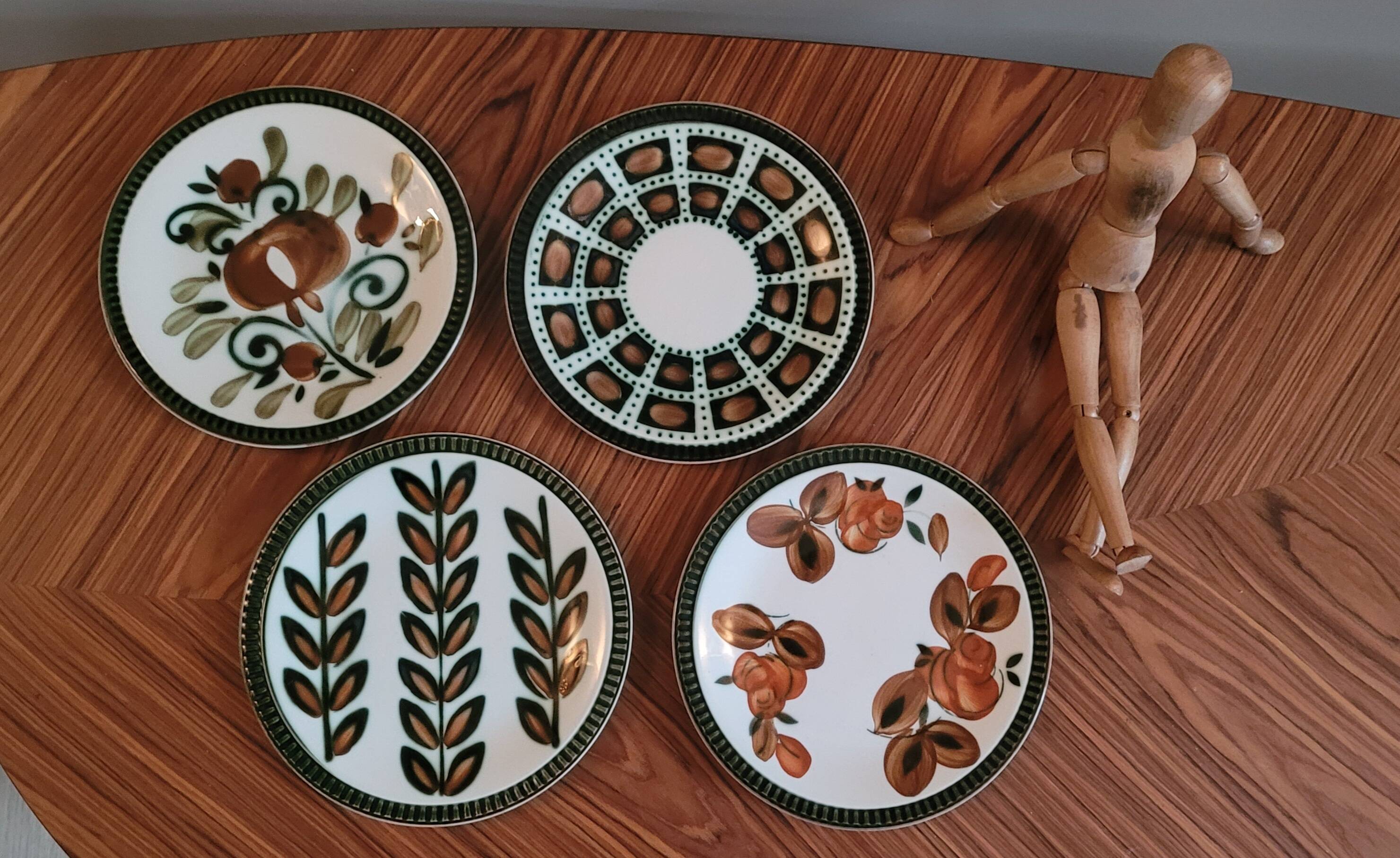 Set of 4 mismatched plates Delta Boch 1966