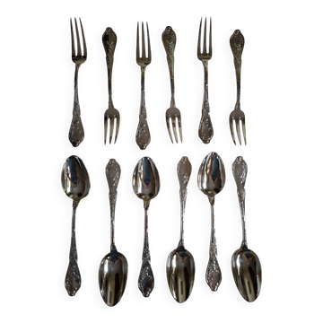12 couverts Art Nouveau en métal argenté motifs Chardons