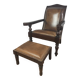 Fauteuil/chaise de château ancien avec tabouret