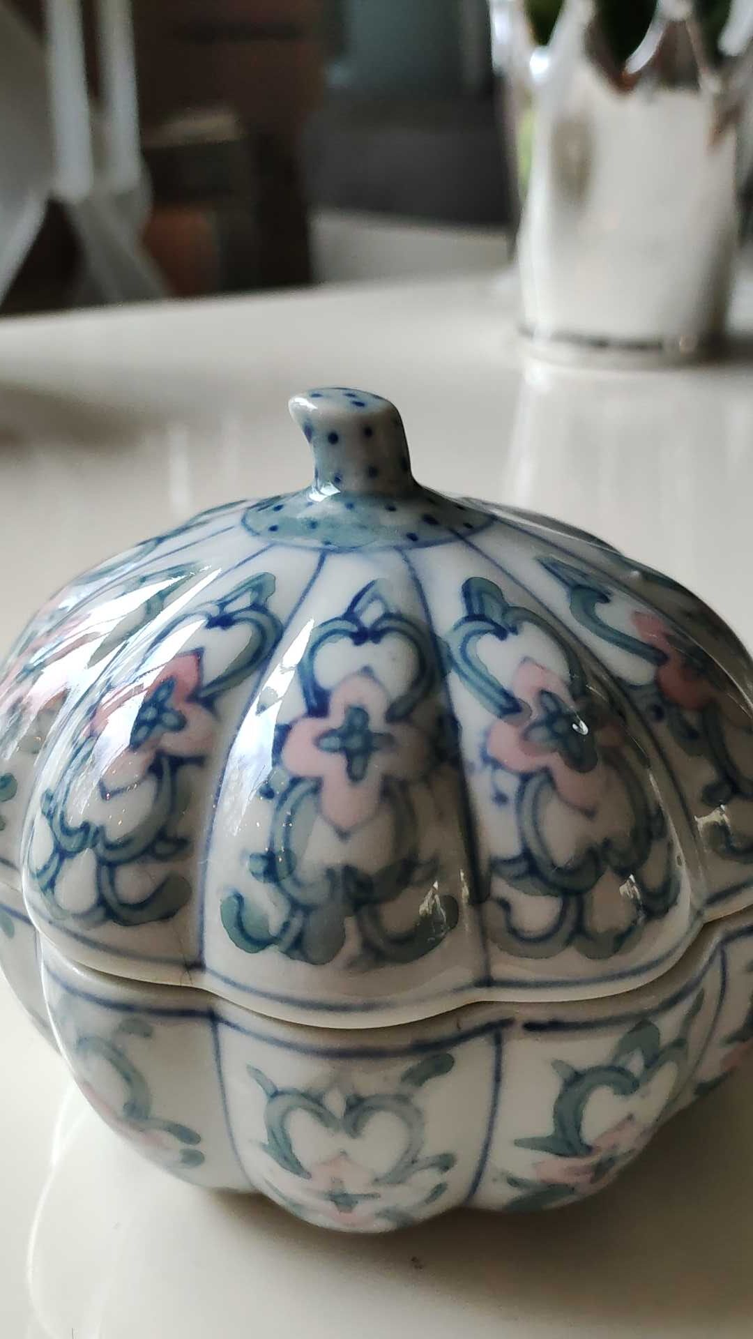 Vintage sweetener Asian, Chinese, floral & arabesque motifs