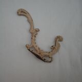 Chiseled cast iron patère