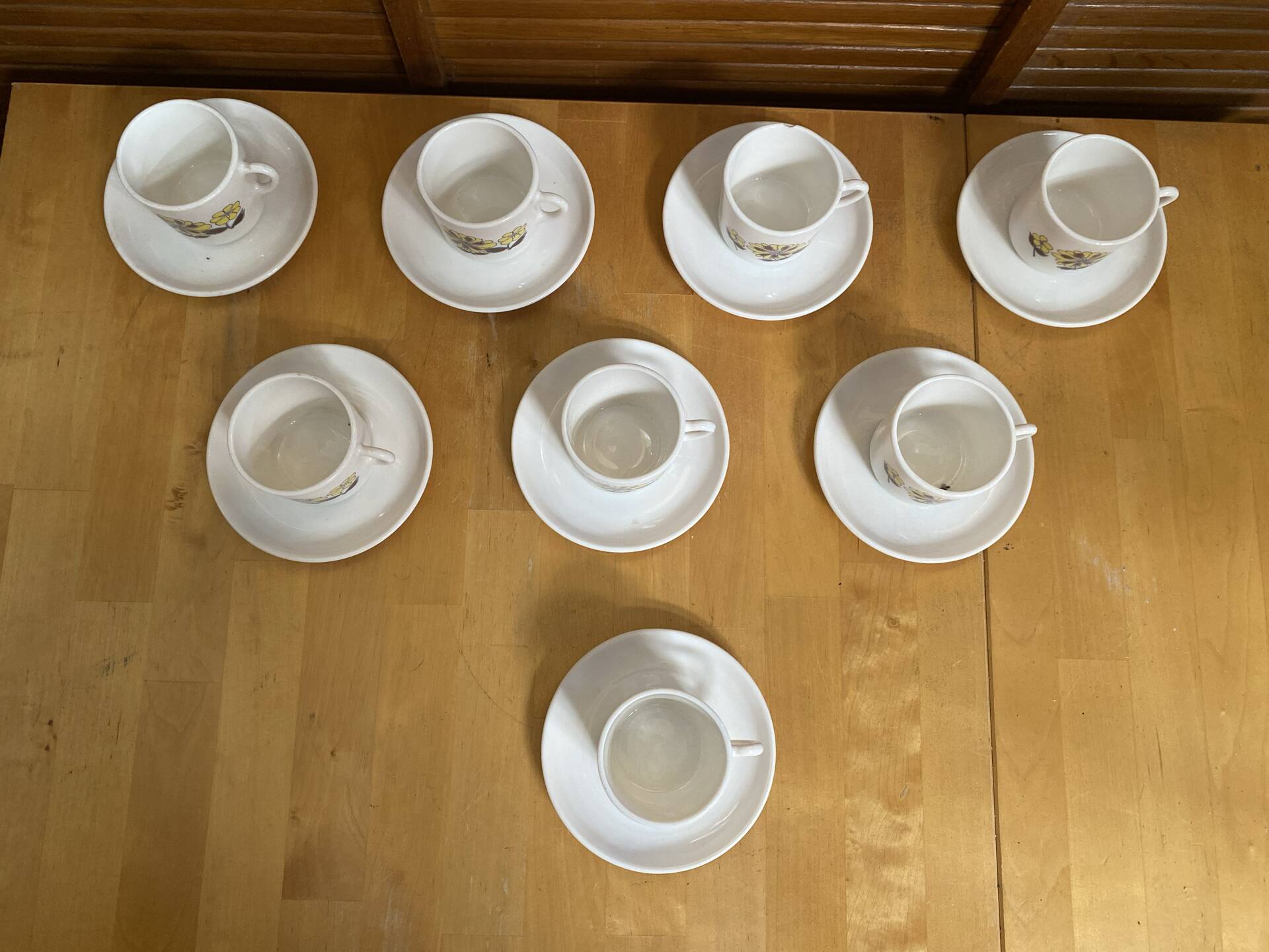 Series 8 cups & saucers sovirel white ceramic flower power fr
