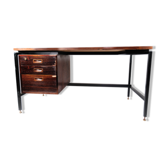 Desk in rosewood and legs in metal, of Danish design from the 1960s