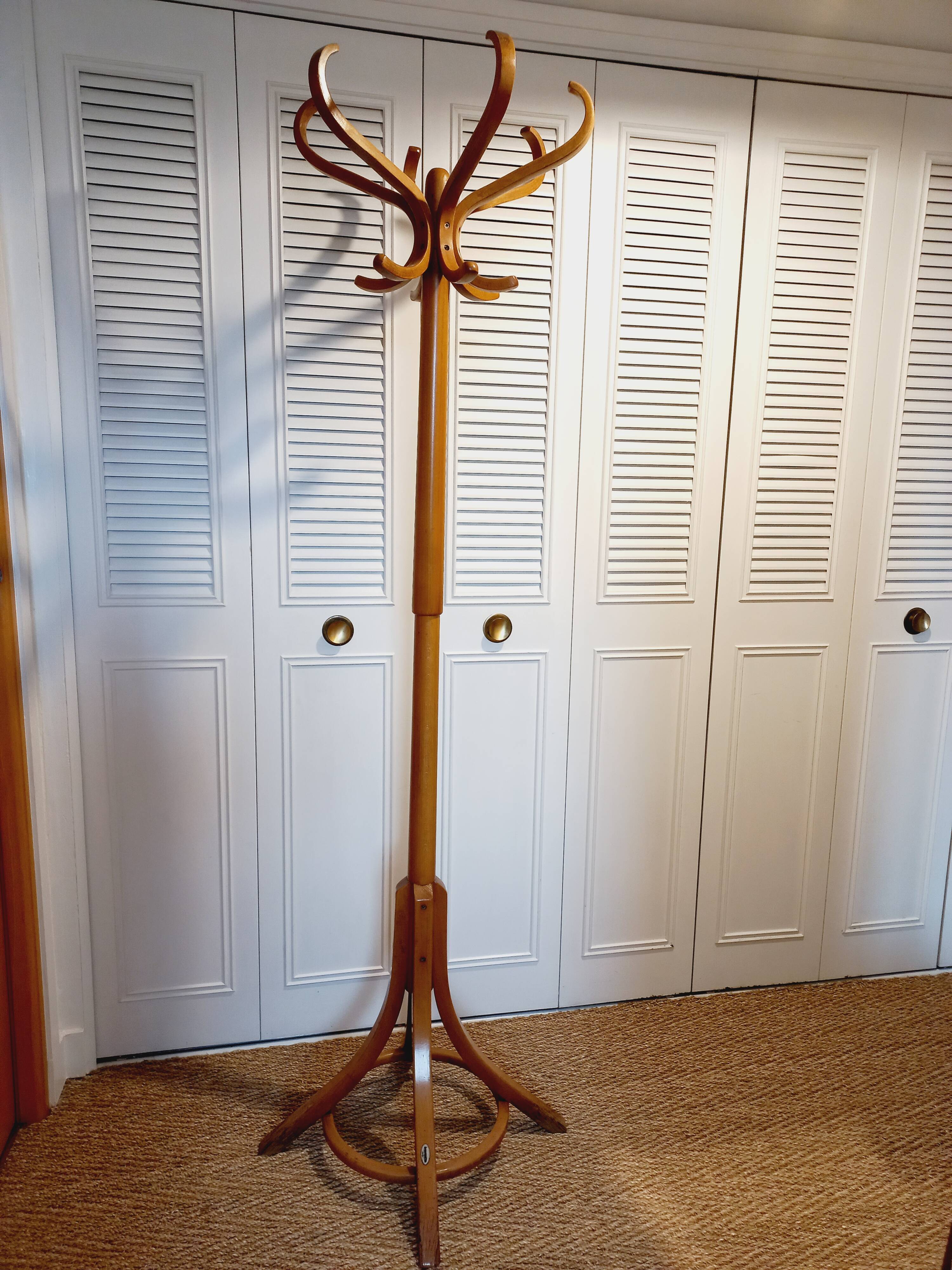 Baumann parrot coat rack