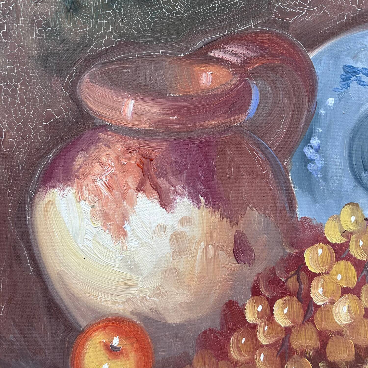 Flat board and grapes