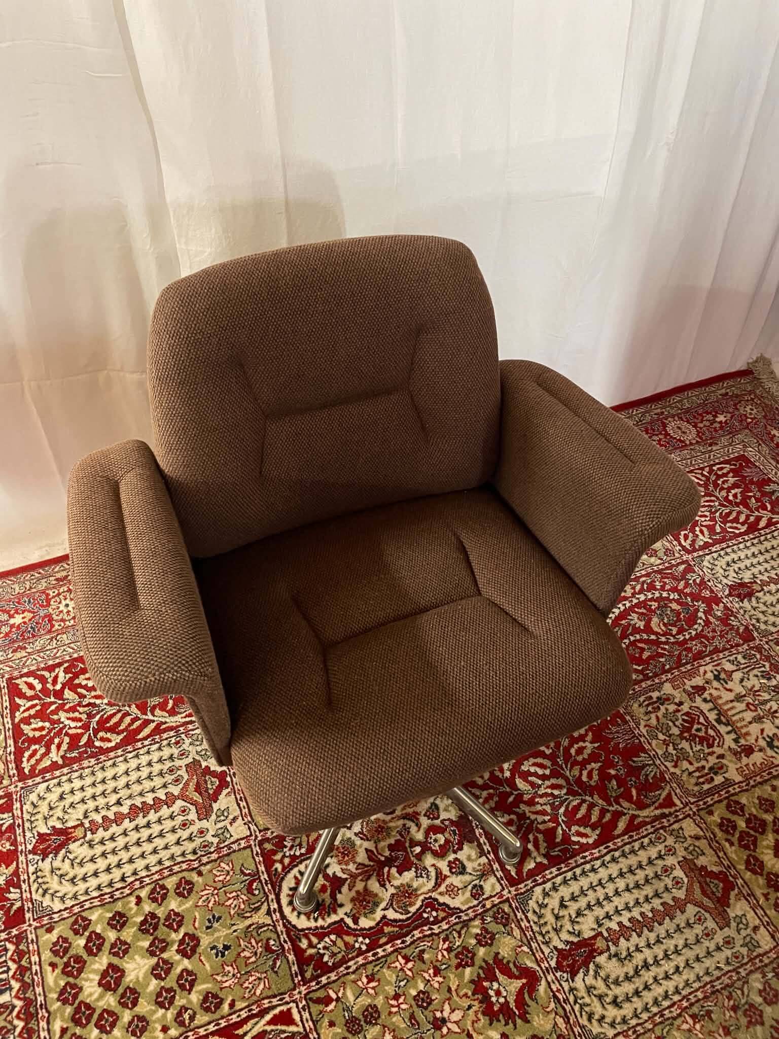 1970s swivel chair in tweed and chrome – 7 available