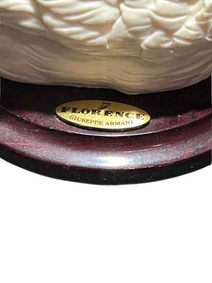 Set of two sculptures representing swans by Guiseppe Armani