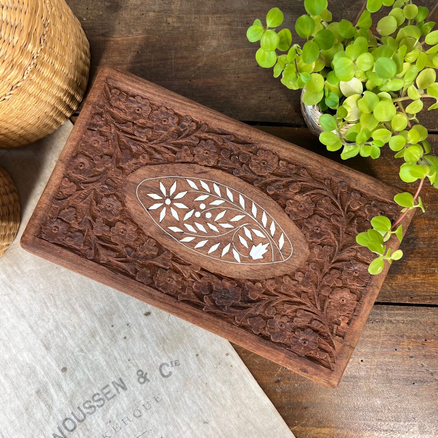 Boîte en bois et nacre