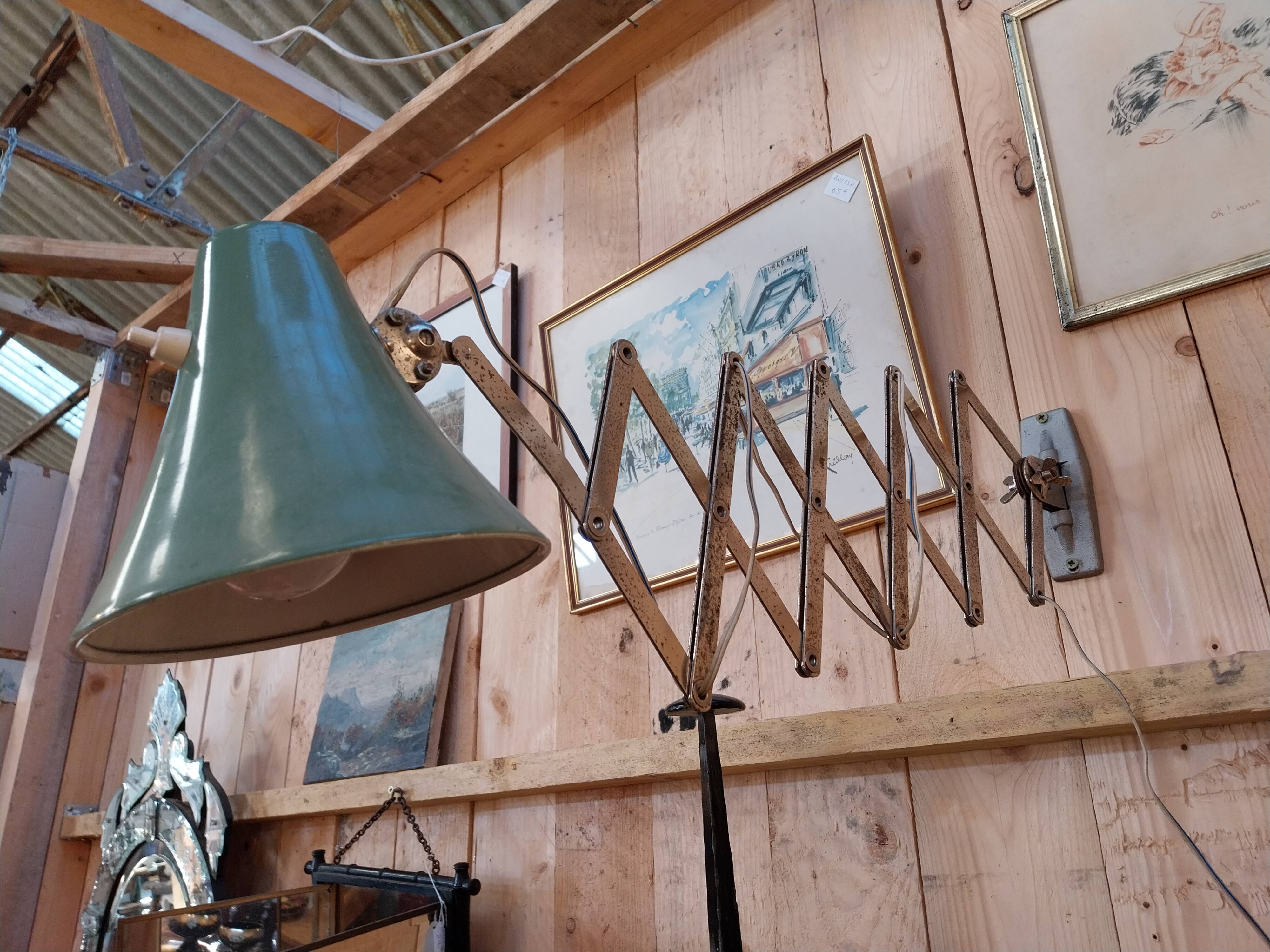 Workshop scissors lamp