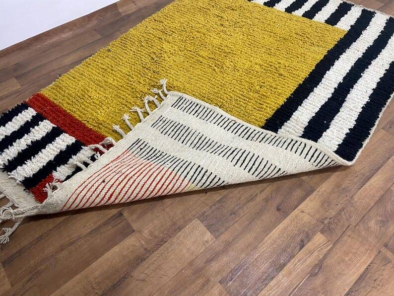 Tapis marocain en laine pure naturelle fait main taille 2/3 m