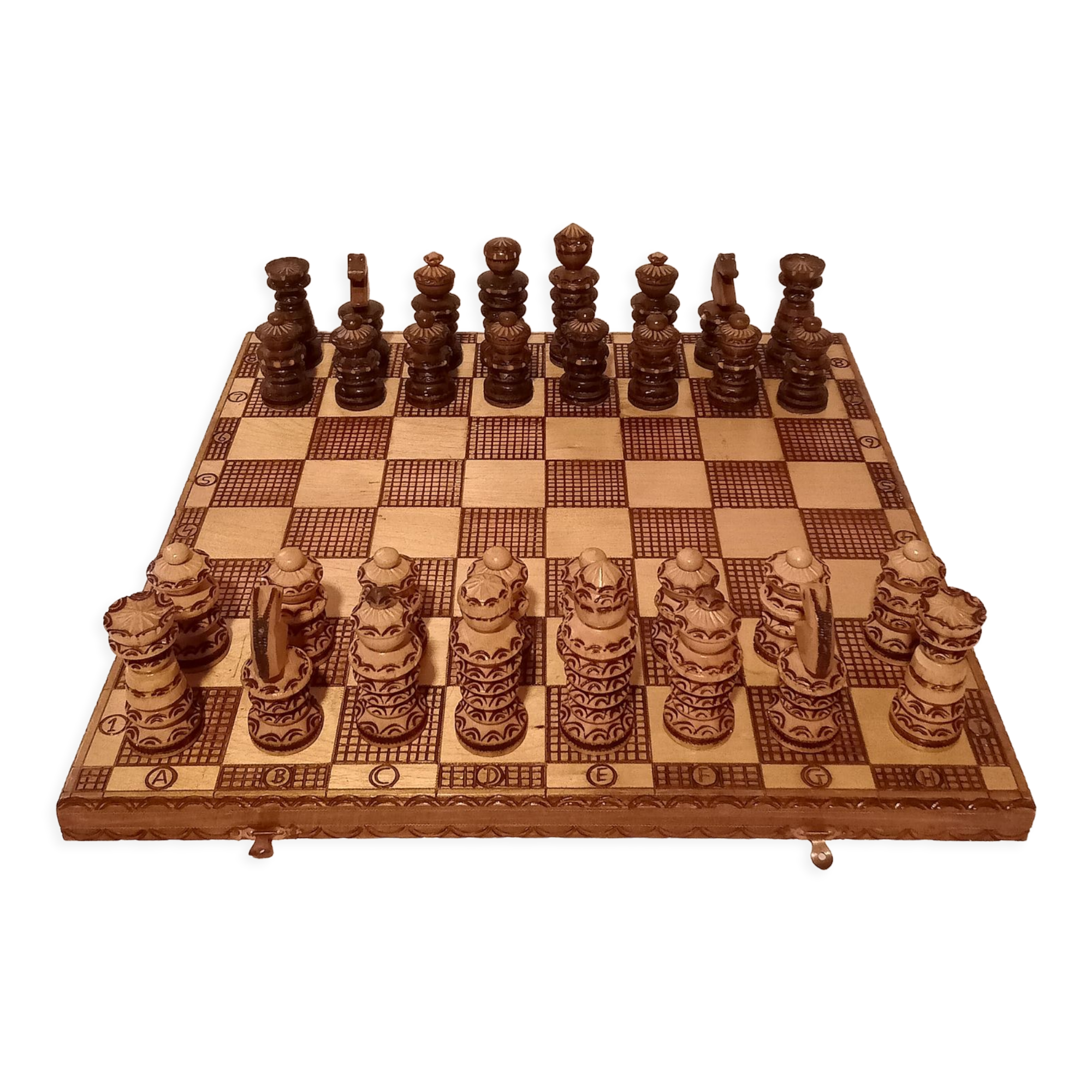 Échiquier ancien et son jeu d'échecs années 1880