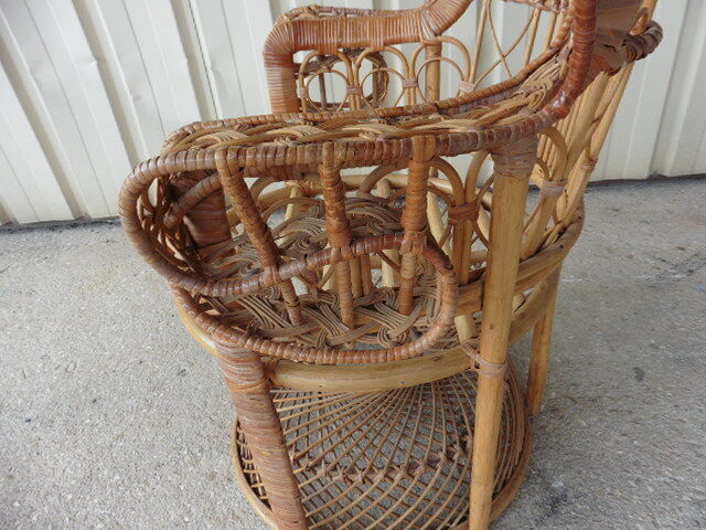 Fauteuil Emmanuelle en osier avec son coussin