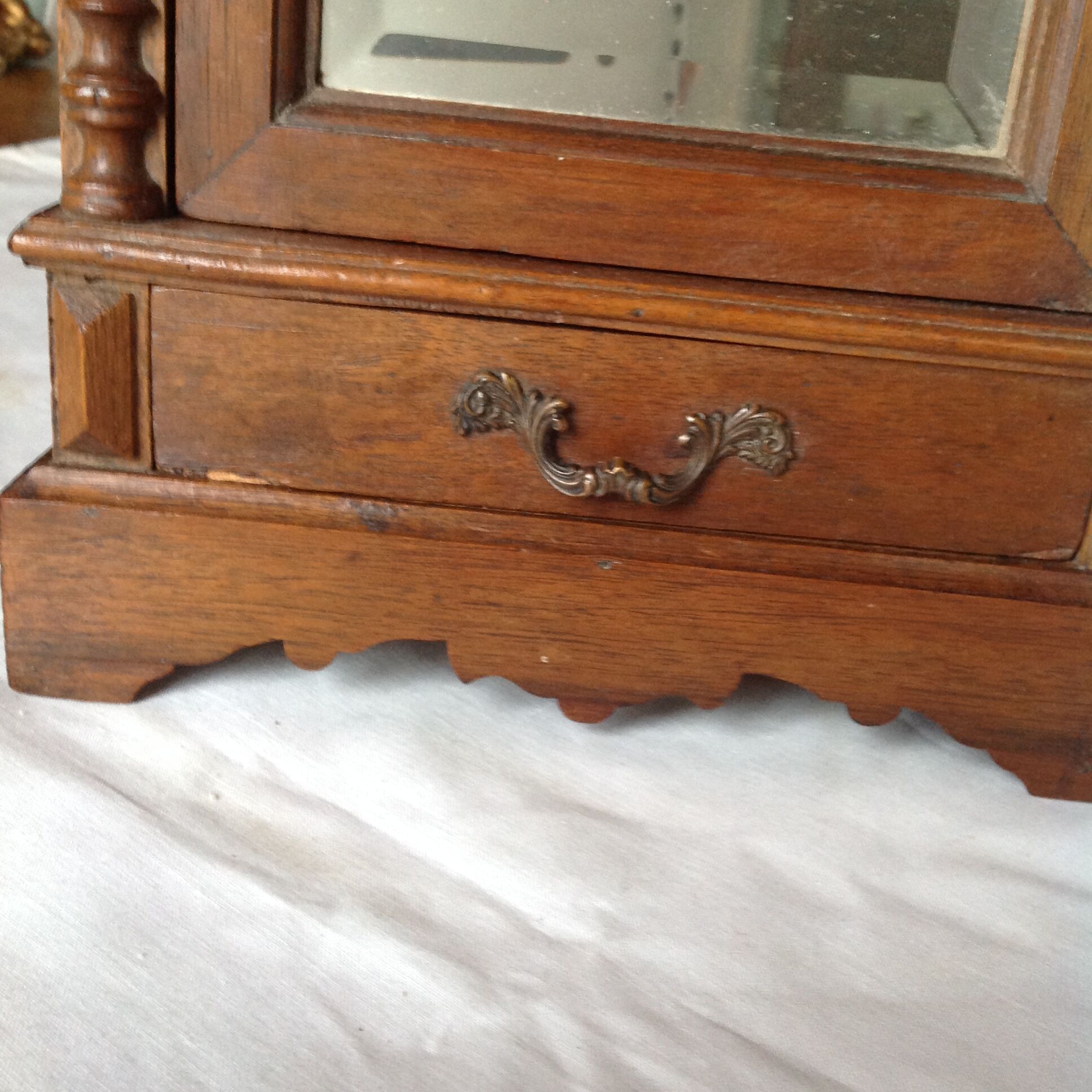 Armoire De Poupée Ancienne – Acajou, Camée Et Angelots En Bronze – H 56 Cm