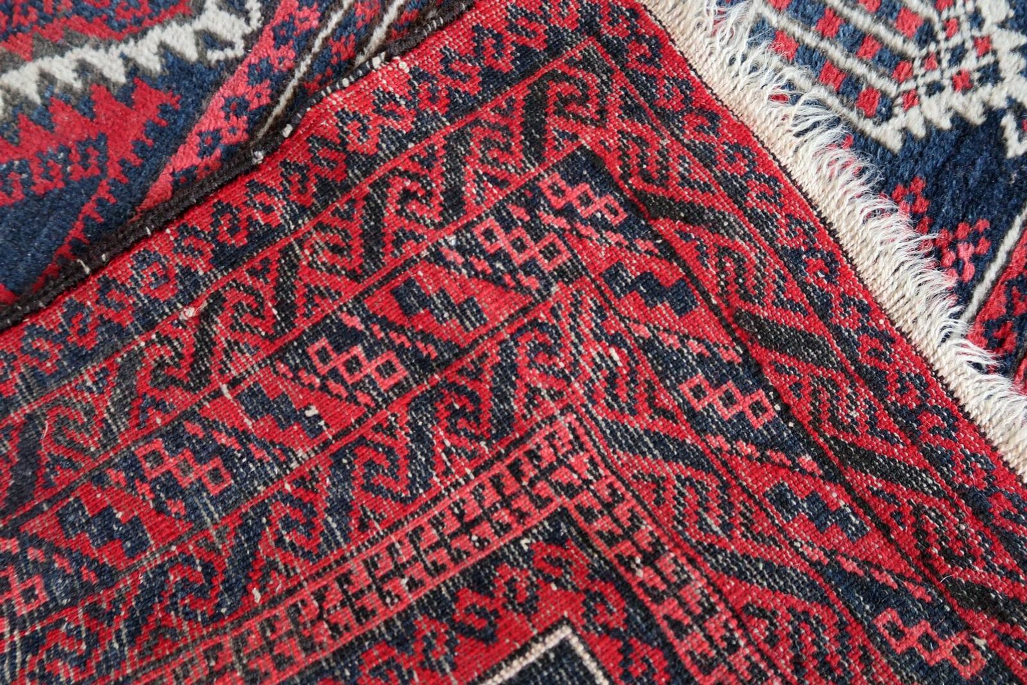 Tapis de Prière Vintage Baluch Fait Main en Laine – 94 x 152 cm