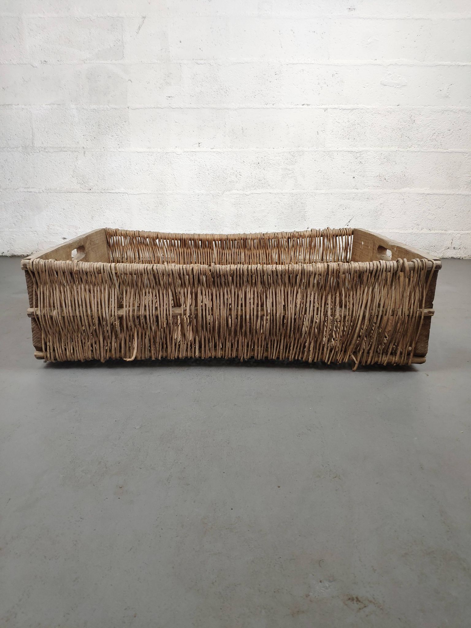 Lot de 2 anciens grands paniers à bûches bois et osier