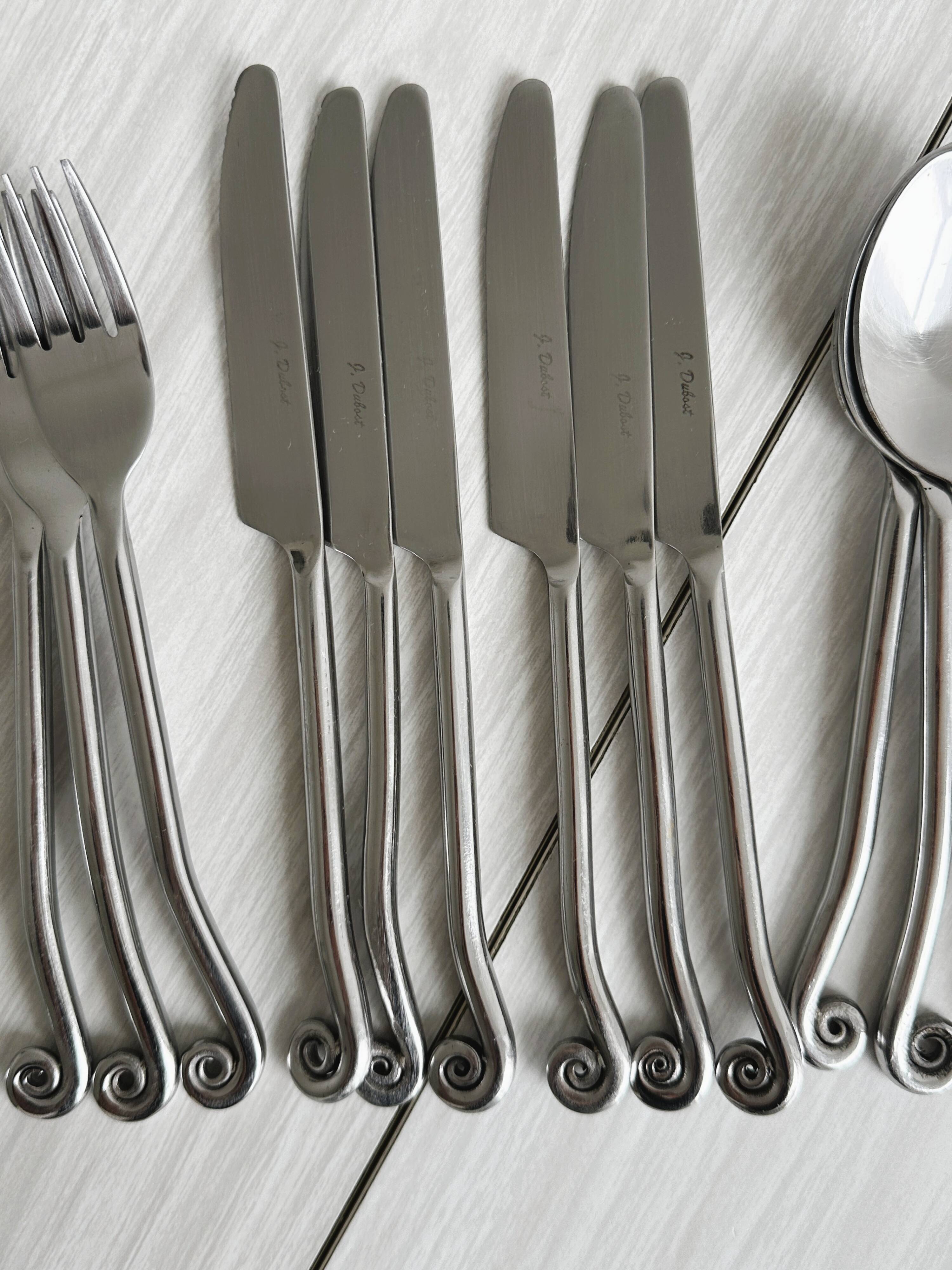 18-piece shiny metal cutlery set
