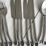 18-piece shiny metal cutlery set