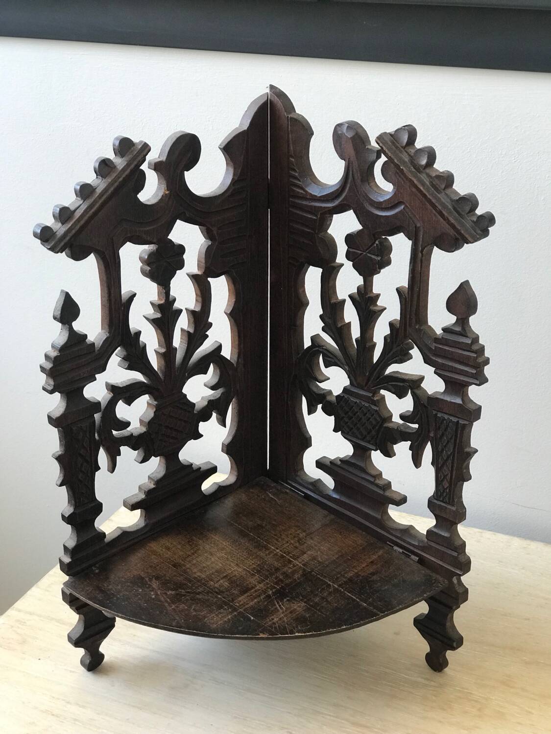 Petite étagère d’angle